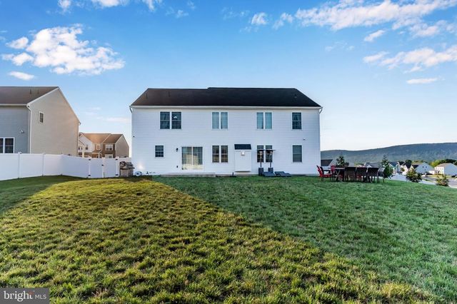100 S MOUNTAIN DR, Carlisle, PA 17013