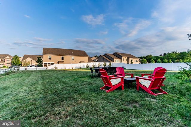 100 S MOUNTAIN DR, Carlisle, PA 17013