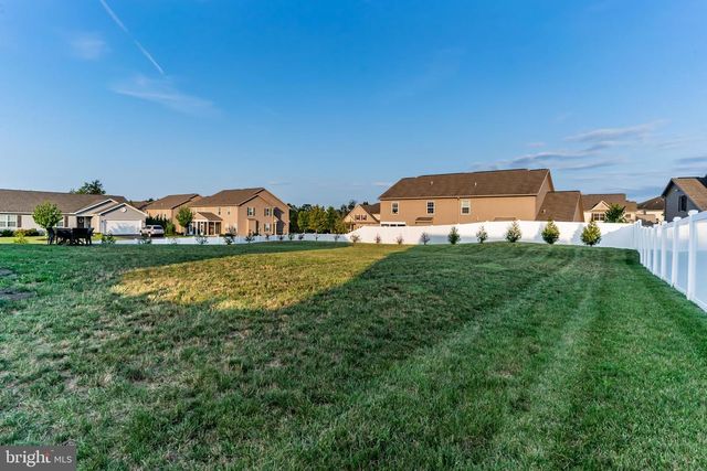 100 S MOUNTAIN DR, Carlisle, PA 17013