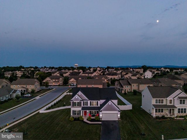 100 S MOUNTAIN DR, Carlisle, PA 17013