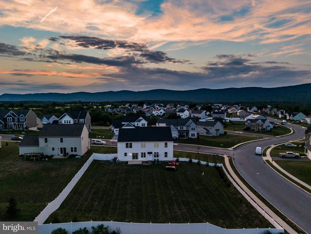 100 S MOUNTAIN DR, Carlisle, PA 17013
