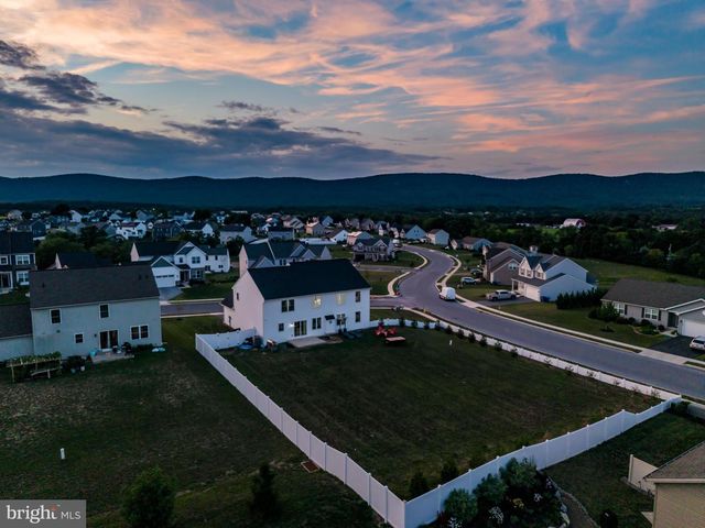 100 S MOUNTAIN DR, Carlisle, PA 17013