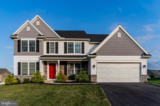 100 S MOUNTAIN DR, Carlisle, PA 17013