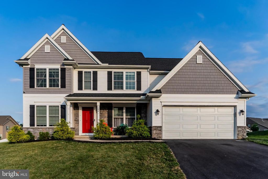 100 S MOUNTAIN DR, Carlisle, PA 17013