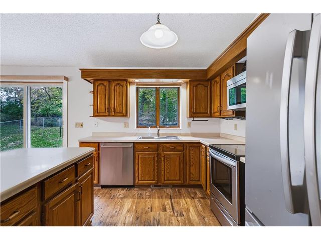 911 Grandview Drive, Hudson, WI 54016