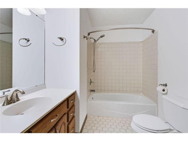 911 Grandview Drive, Hudson, WI 54016