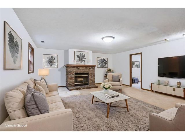 911 Grandview Drive, Hudson, WI 54016