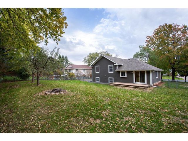 911 Grandview Drive, Hudson, WI 54016