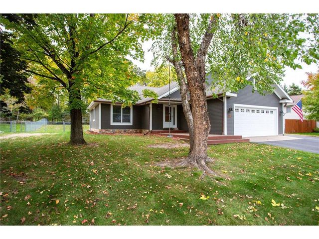 911 Grandview Drive, Hudson, WI 54016