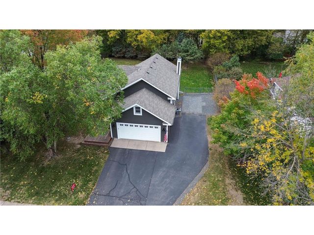 911 Grandview Drive, Hudson, WI 54016