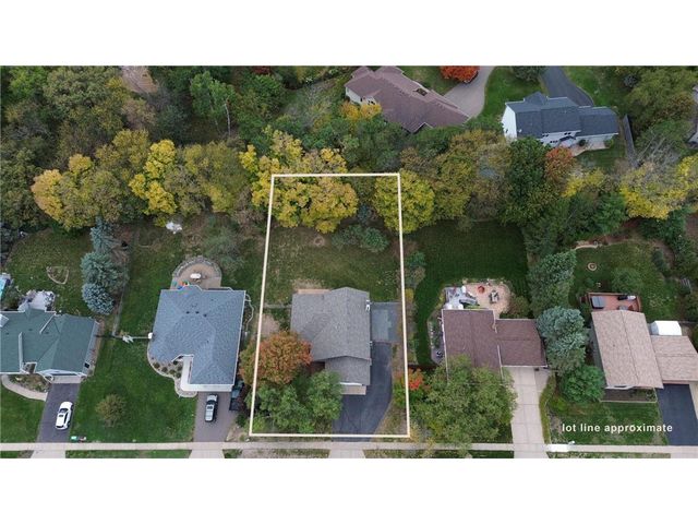 911 Grandview Drive, Hudson, WI 54016