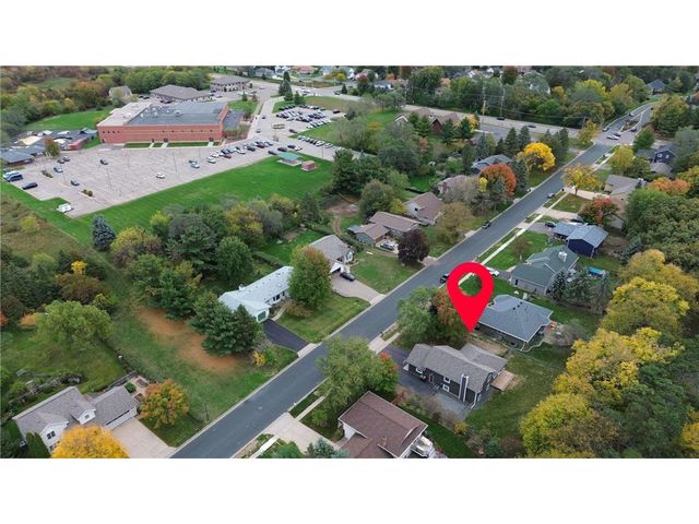 911 Grandview Drive, Hudson, WI 54016