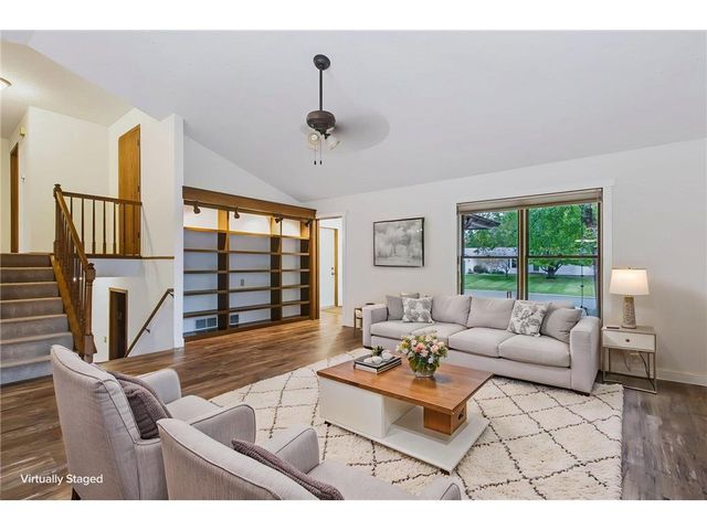911 Grandview Drive, Hudson, WI 54016