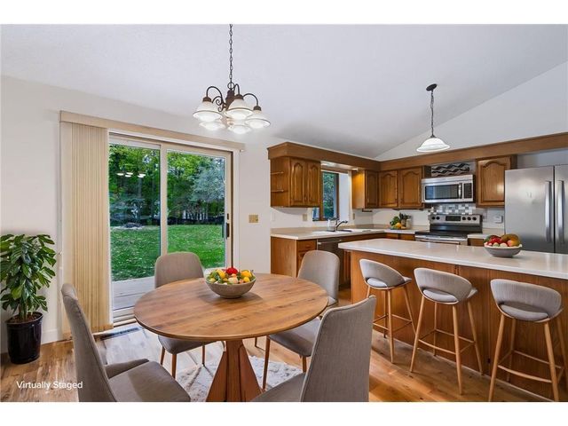 911 Grandview Drive, Hudson, WI 54016