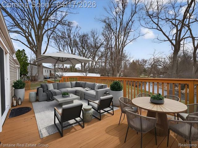 1274 Nancywood Drive, Waterford, MI 48327