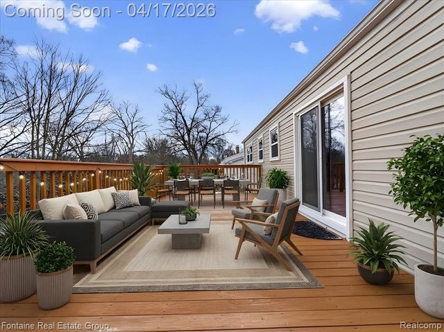 1274 Nancywood Drive, Waterford, MI 48327