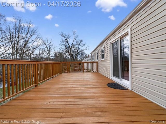 1274 Nancywood Drive, Waterford, MI 48327