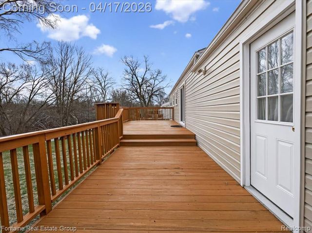 1274 Nancywood Drive, Waterford, MI 48327