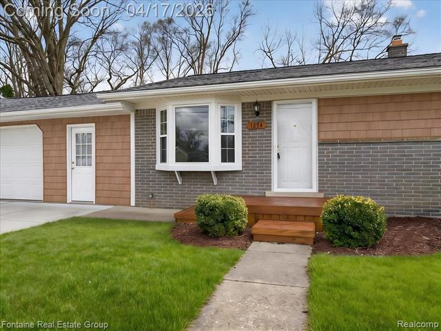 1274 Nancywood Drive, Waterford, MI 48327