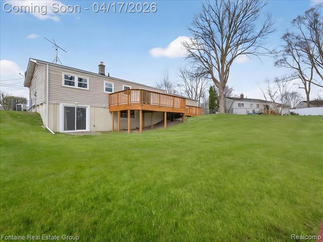 1274 Nancywood Drive, Waterford, MI 48327