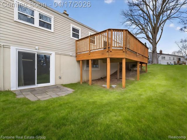 1274 Nancywood Drive, Waterford, MI 48327