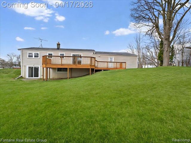 1274 Nancywood Drive, Waterford, MI 48327