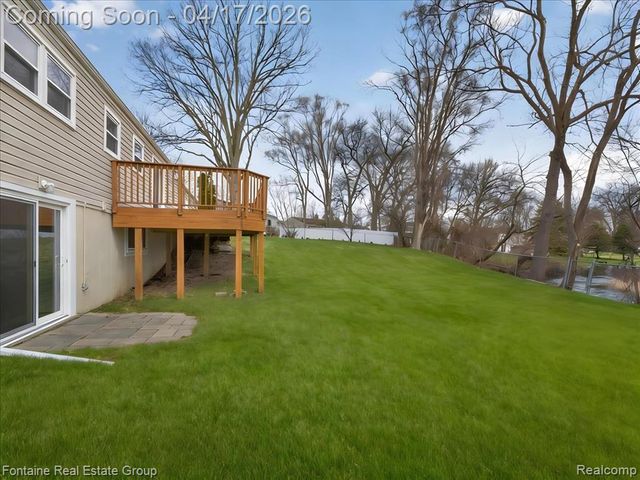 1274 Nancywood Drive, Waterford, MI 48327