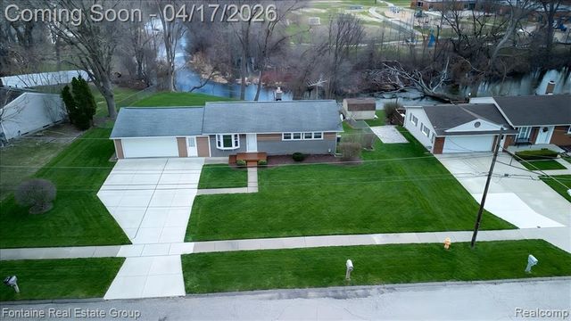 1274 Nancywood Drive, Waterford, MI 48327
