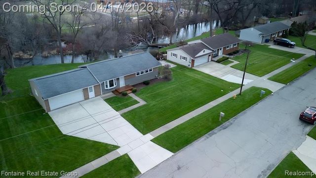 1274 Nancywood Drive, Waterford, MI 48327