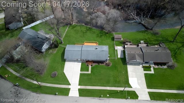 1274 Nancywood Drive, Waterford, MI 48327