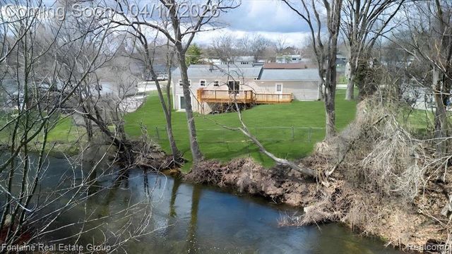 1274 Nancywood Drive, Waterford, MI 48327