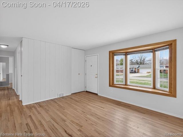 1274 Nancywood Drive, Waterford, MI 48327