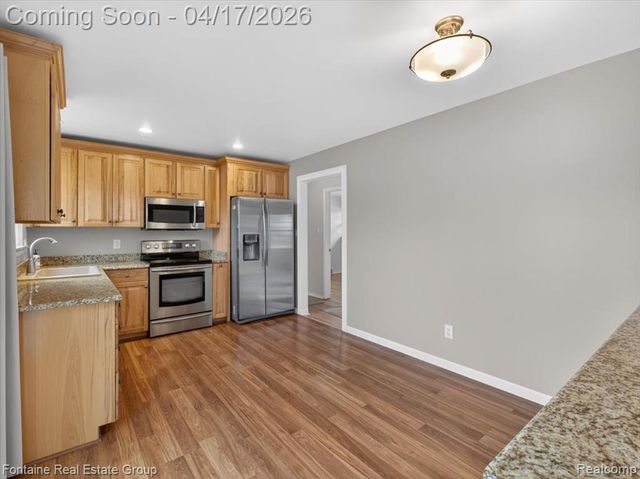 1274 Nancywood Drive, Waterford, MI 48327