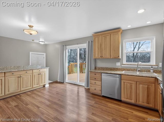 1274 Nancywood Drive, Waterford, MI 48327