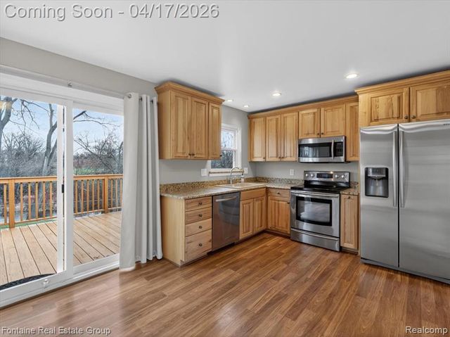 1274 Nancywood Drive, Waterford, MI 48327