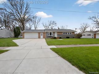 1274 Nancywood Drive, Waterford, MI 48327