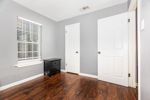 1642 Ash Street, Grand Prairie, TX 75050