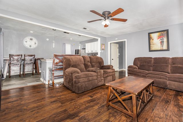 1642 Ash Street, Grand Prairie, TX 75050