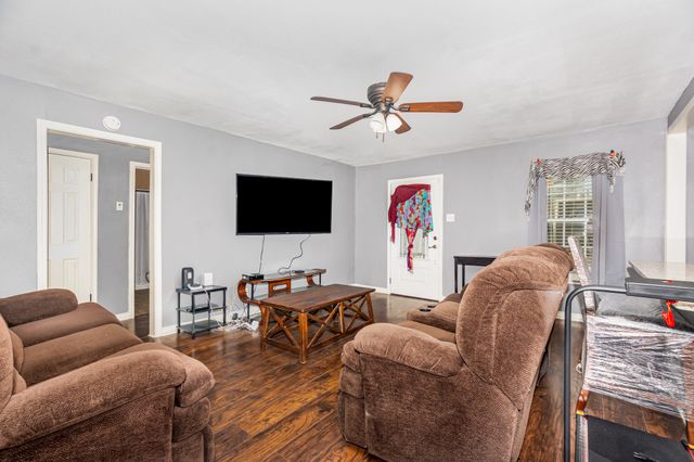 1642 Ash Street, Grand Prairie, TX 75050