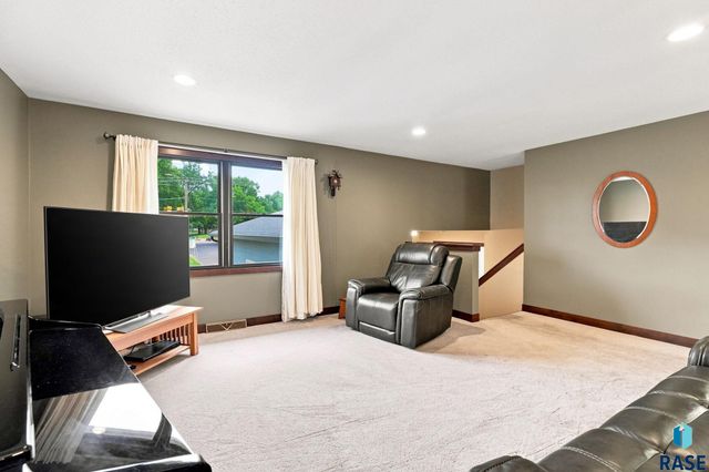 4101 S Thunderbird Trl Trail, Sioux Falls, SD 57103
