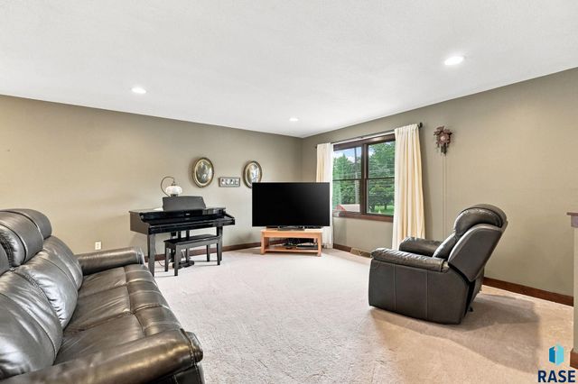 4101 S Thunderbird Trl Trail, Sioux Falls, SD 57103