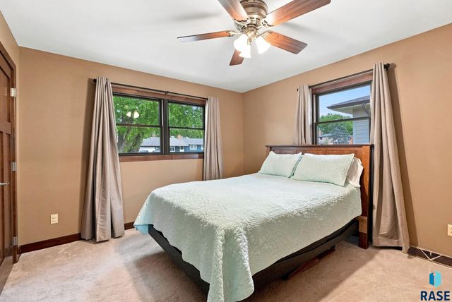 4101 S Thunderbird Trl Trail, Sioux Falls, SD 57103
