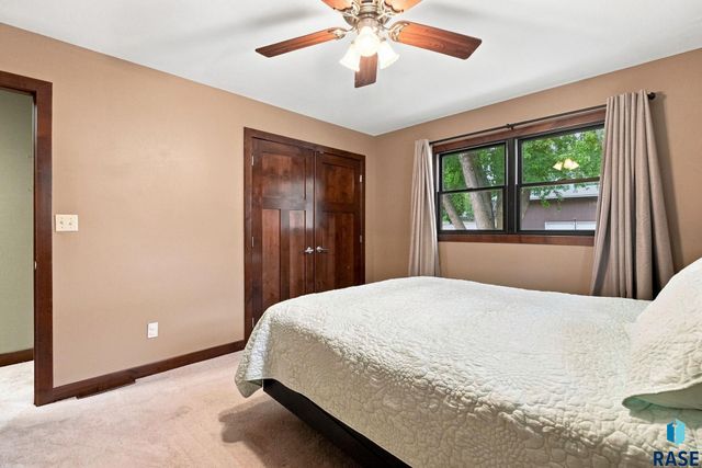 4101 S Thunderbird Trl Trail, Sioux Falls, SD 57103