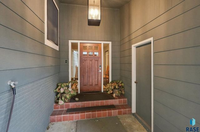 4101 S Thunderbird Trl Trail, Sioux Falls, SD 57103