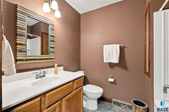 4101 S Thunderbird Trl Trail, Sioux Falls, SD 57103