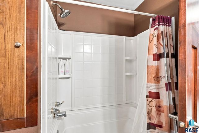 4101 S Thunderbird Trl Trail, Sioux Falls, SD 57103