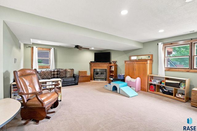4101 S Thunderbird Trl Trail, Sioux Falls, SD 57103