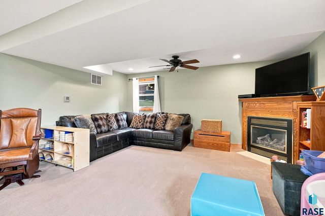 4101 S Thunderbird Trl Trail, Sioux Falls, SD 57103