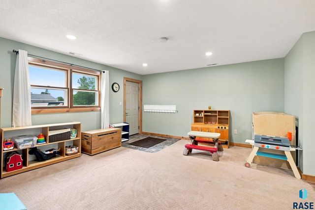 4101 S Thunderbird Trl Trail, Sioux Falls, SD 57103