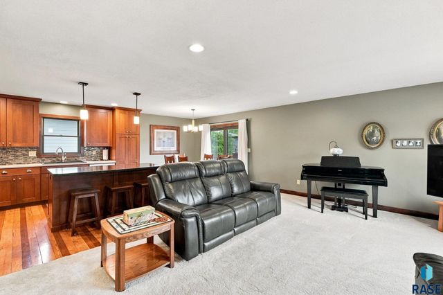 4101 S Thunderbird Trl Trail, Sioux Falls, SD 57103